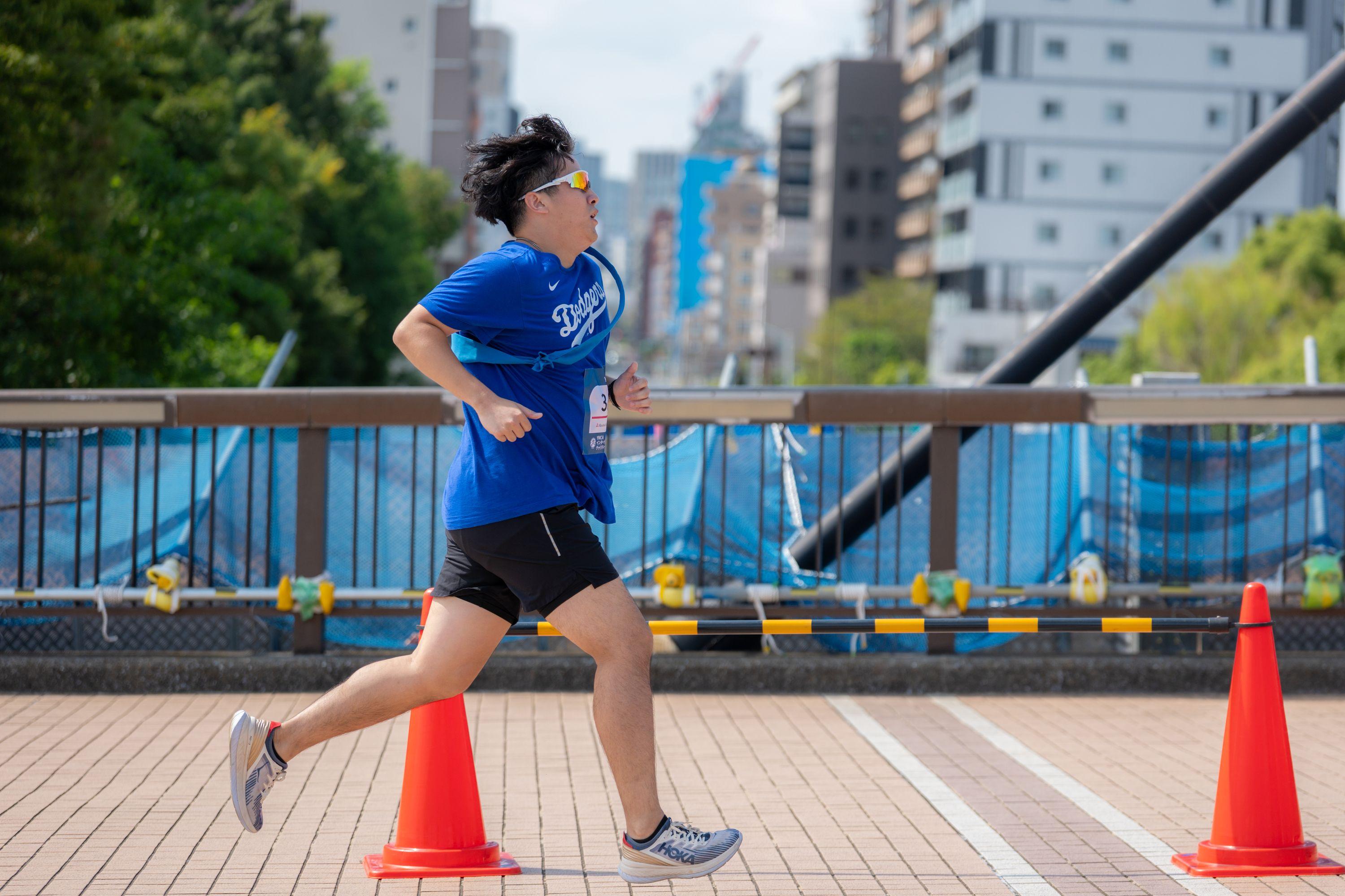 力走するランナーの横顔