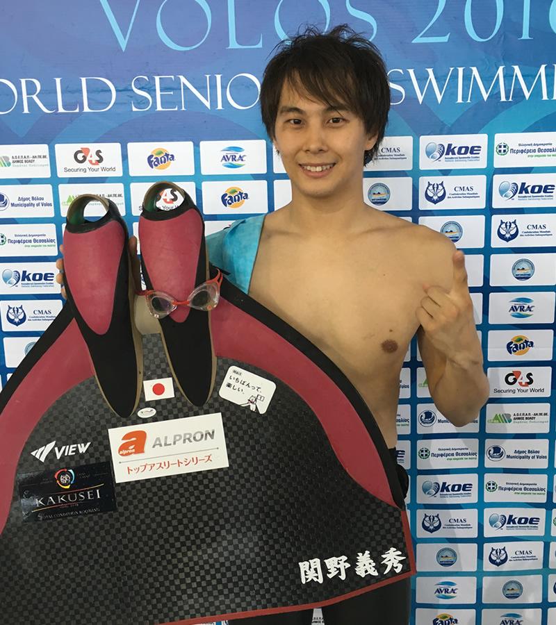 フィンは巾約60cm、重さ5kg。すべて手作りで製作されるが、日本での製作はまだ開発中のため、ウクライナの職人に発注している。