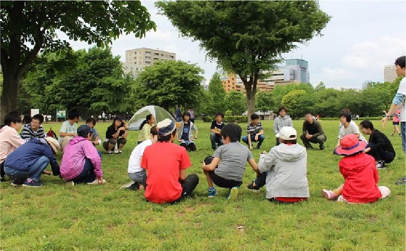 公園で周回している様子